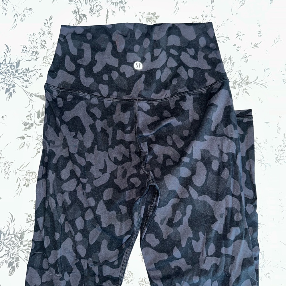 lululemon Align army print 25 inch